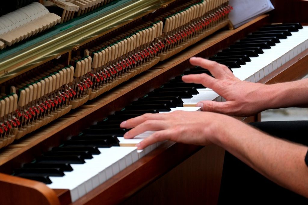 hand position piano